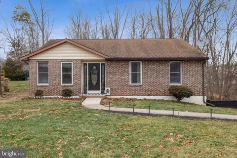 313 Ivy Ln, Douglassville, PA 19518