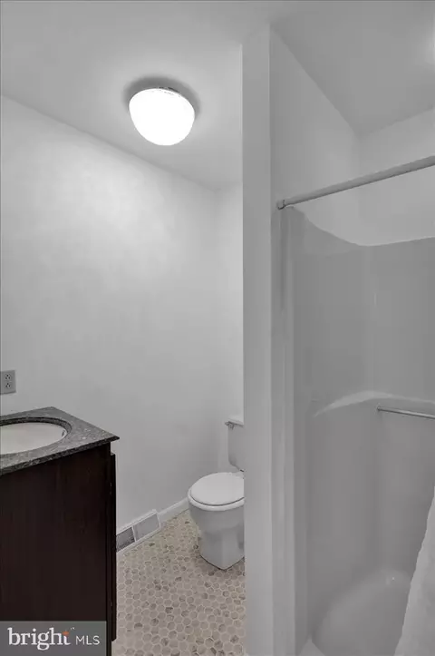 Bath - 235 New Castle Dr, Reading, PA 19607 photo 2 of 5