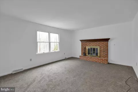 Living - 235 New Castle Dr, Reading, PA 19607 photo 1 of 3