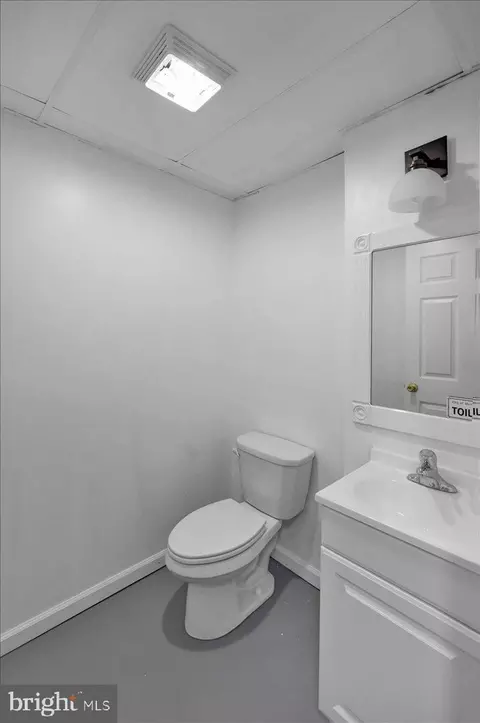 Bath - 235 New Castle Dr, Reading, PA 19607 photo 4 of 5