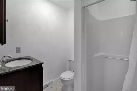 Bath - 235 New Castle Dr, Reading, PA 19607 photo 1 of 5