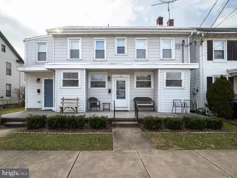 22 W Penn Ave, Robesonia, PA 19551