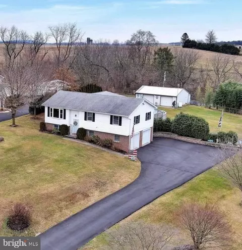 15 Ginna B Dr, Robesonia, PA 19551