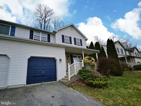 230 Bainbridge Cir, Reading, PA 19608 photo 2