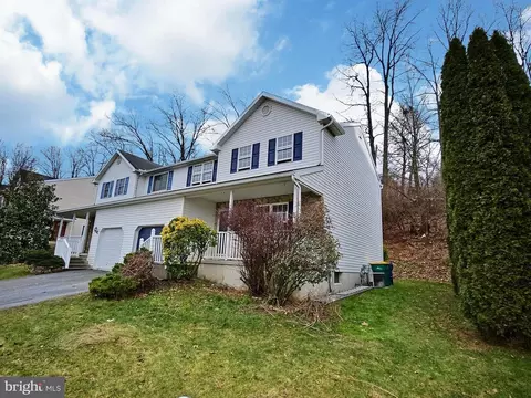230 Bainbridge Cir, Reading, PA 19608 photo 3