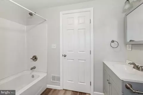 516 Laurel St, Reading, PA 19602 photo 10