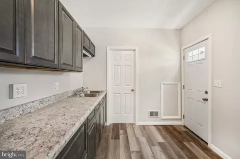 516 Laurel St, Reading, PA 19602 photo 9