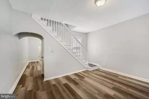 516 Laurel St, Reading, PA 19602 photo 3