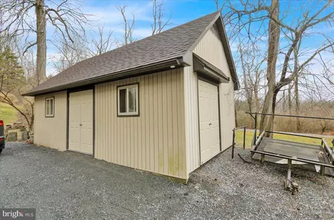 Exterior - 3535 Pine Ave, Reading, PA 19606 photo 10 of 11