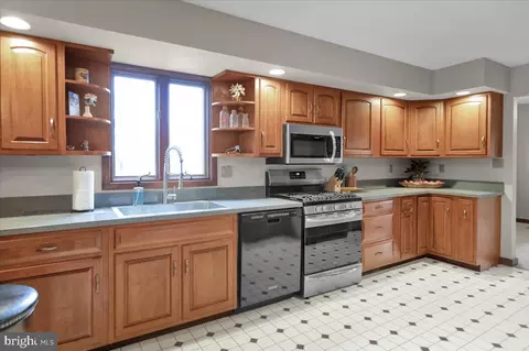 Kitchen - 3535 Pine Ave, Reading, PA 19606 photo 2 of 4