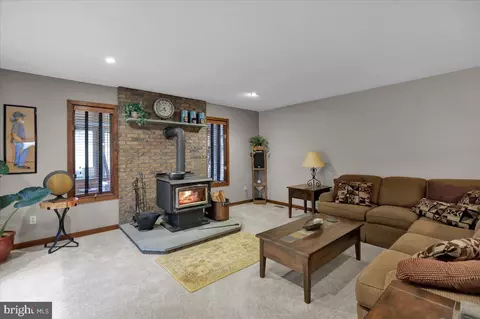 Living - 3535 Pine Ave, Reading, PA 19606 photo 3 of 5