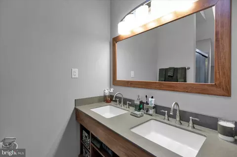 Bath - 3535 Pine Ave, Reading, PA 19606 photo 3 of 4