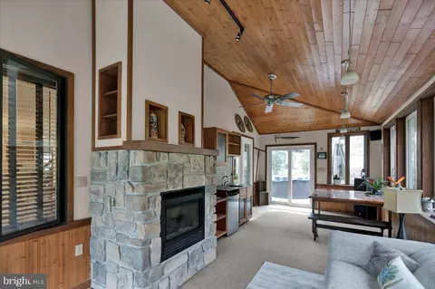 Living - 3535 Pine Ave, Reading, PA 19606 photo 5 of 5