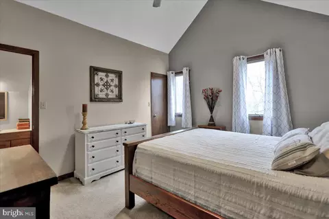 Bedroom - 3535 Pine Ave, Reading, PA 19606 photo 4 of 7