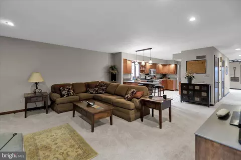 Living - 3535 Pine Ave, Reading, PA 19606 photo 4 of 5