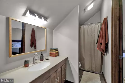 Bath - 3535 Pine Ave, Reading, PA 19606 photo 2 of 4