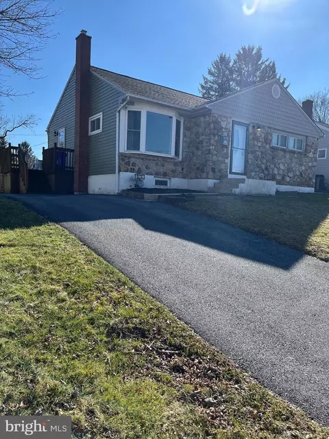 528 Boeing Ave, Reading, PA 19601