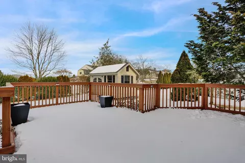 Exterior - 23 Golfview Ln, Reading, PA 19606 photo 3 of 8