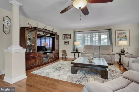 Living - 23 Golfview Ln, Reading, PA 19606 photo 1 of 4