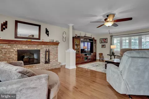Living - 23 Golfview Ln, Reading, PA 19606 photo 4 of 4