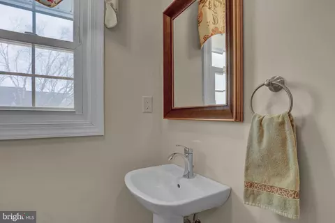 Bath - 23 Golfview Ln, Reading, PA 19606 photo 5 of 6
