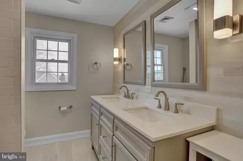 Bath - 23 Golfview Ln, Reading, PA 19606 photo 3 of 6
