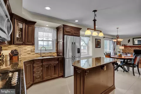Kitchen - 23 Golfview Ln, Reading, PA 19606 photo 4 of 5
