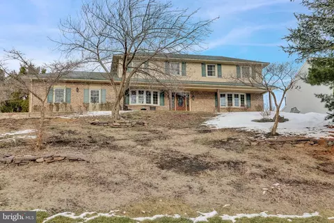 23 Golfview Ln, Reading, PA 19606