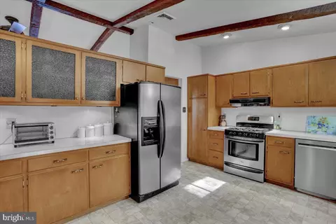 Kitchen - 306 4th St, Reading, PA 19607 photo 3 of 4