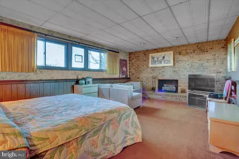 Bedroom - 306 4th St, Reading, PA 19607 photo 7 of 9