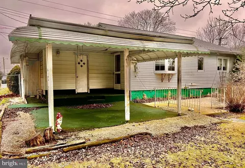 Exterior - 2201 Cullum Dr, Reading, PA 19601 photo 3 of 4