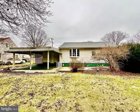 Exterior - 2201 Cullum Dr, Reading, PA 19601 photo 2 of 4
