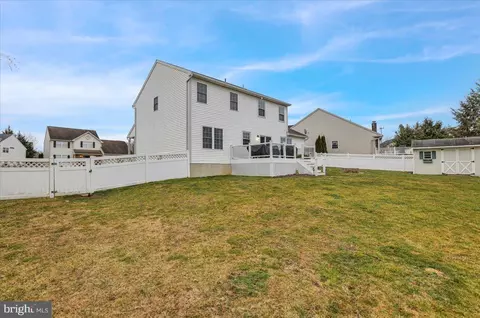 Exterior - 1008 Leanne St, Reading, PA 19605 photo 7 of 8