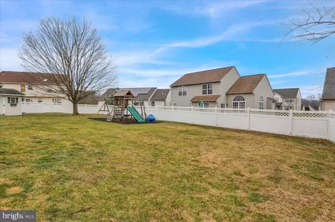Exterior - 1008 Leanne St, Reading, PA 19605 photo 8 of 8