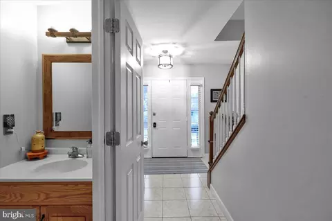 Entry Way - 1008 Leanne St, Reading, PA 19605 photo 1 of 1