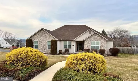 116 Ellsworth Dr, Reading, PA 19608