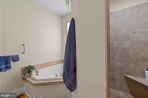 Bath - 116 Ellsworth Dr, Reading, PA 19608 photo 1 of 7