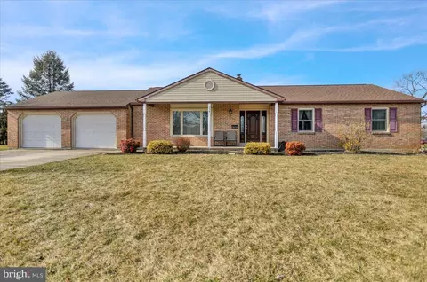 239 W Greenway St, Fleetwood, PA 19522