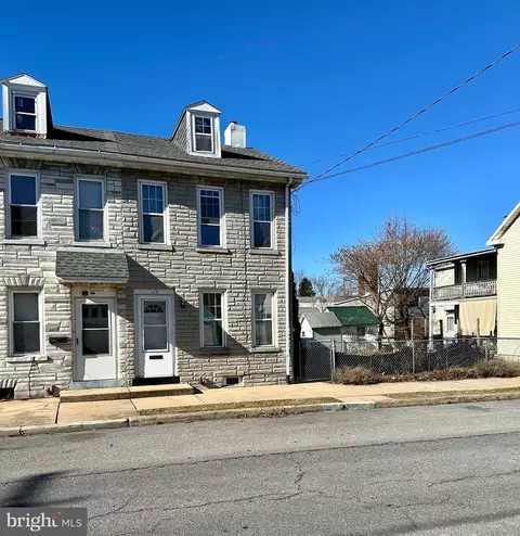 117 W Poplar St, Fleetwood, PA 19522