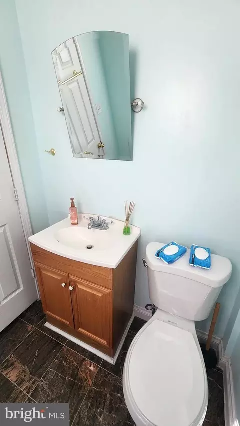 Bath - 932 Spring St, Reading, PA 19604 photo 2 of 2