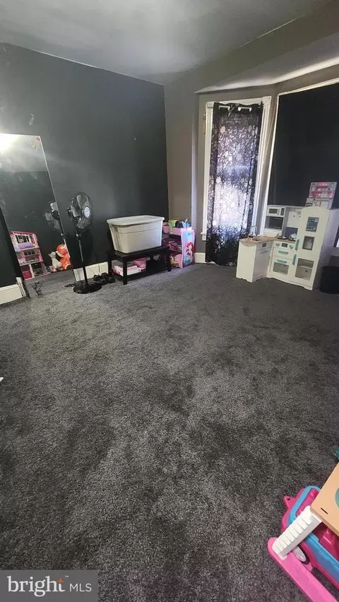 Bedroom - 932 Spring St, Reading, PA 19604 photo 4 of 5