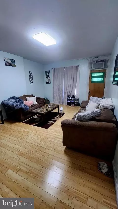 Living - 932 Spring St, Reading, PA 19604 photo 2 of 2