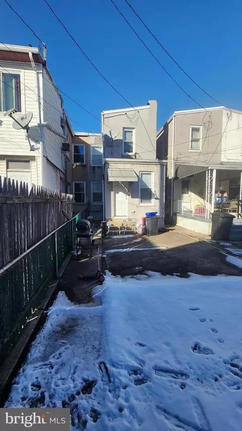 Exterior - 932 Spring St, Reading, PA 19604 photo 8 of 10