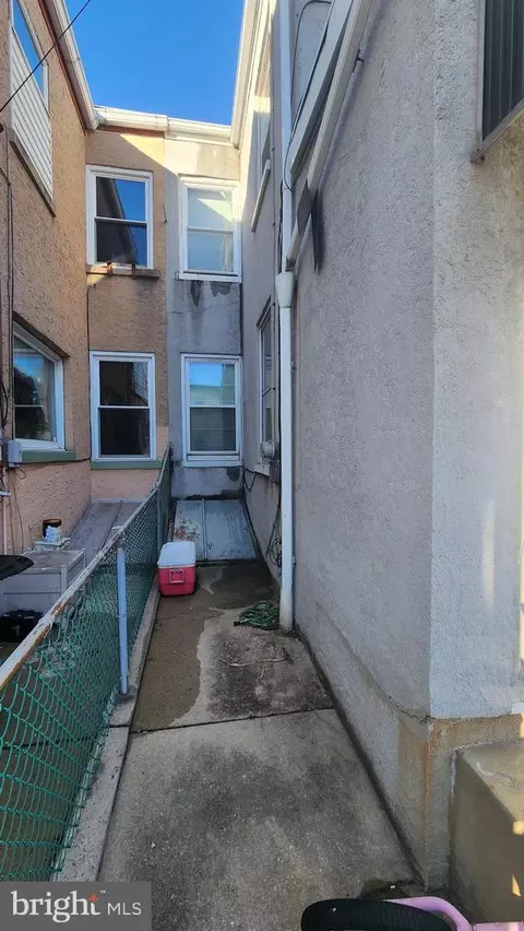 Exterior - 932 Spring St, Reading, PA 19604 photo 10 of 10