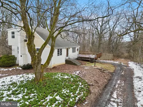 961 Church Lane Rd, Reading, PA 19606