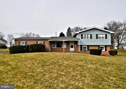 7 Welsh Dr, Douglassville, PA 19518