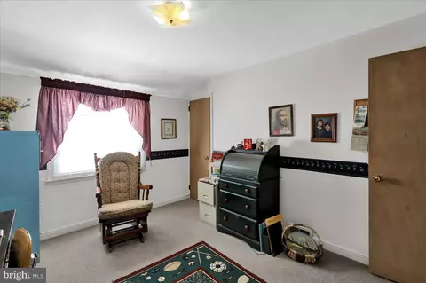 Bedroom - 904 Snyder Rd, Reading, PA 19609 photo 4 of 6