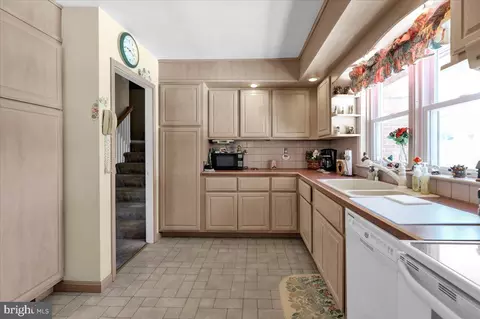 Kitchen - 904 Snyder Rd, Reading, PA 19609 photo 1 of 3