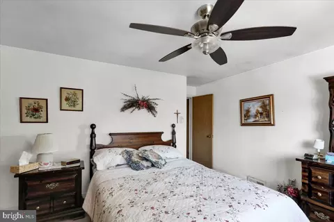 Bedroom - 904 Snyder Rd, Reading, PA 19609 photo 6 of 6