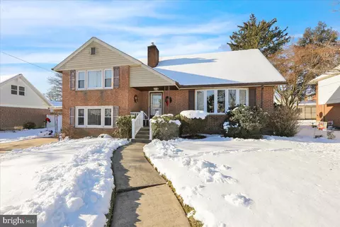 Exterior - 904 Snyder Rd, Reading, PA 19609 photo 2 of 5